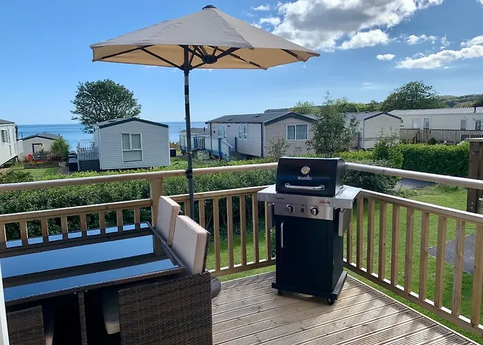 Lydstep Beach Bayview 3-Bedroom Holiday Home