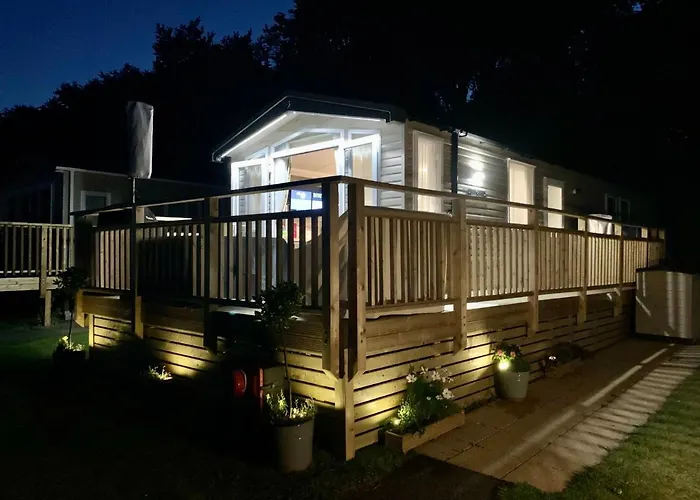 Lydstep Beach Bayview 3-Bedroom Holiday Home